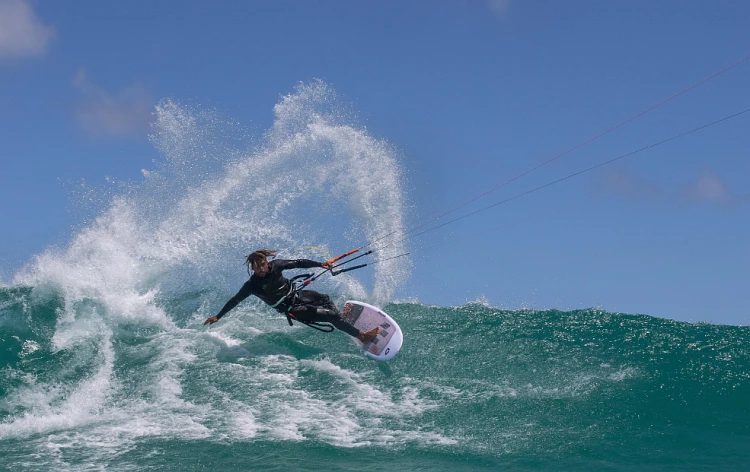 44210-3401_Deska_Kitesurfing_Duotone_2021_Wave_Surf_Fish_SLS_Strapless.png