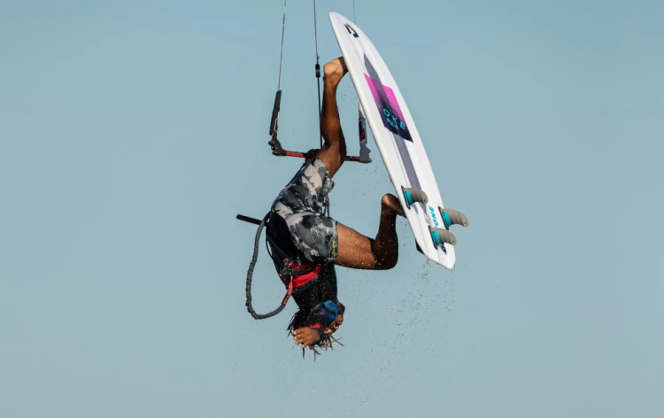 44210-3412_Deska_Kiteboarding_Duotone_2021_Wave_Surf_Voke_SLS_Directional.png