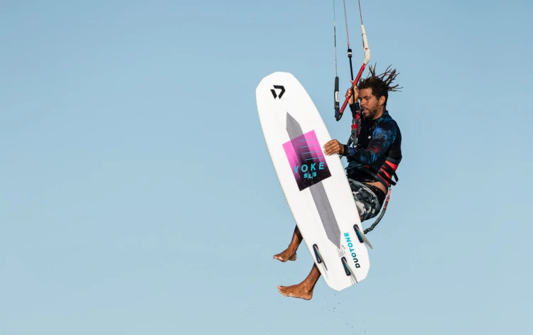 44210-3412_Deska_Kitesurfing_Duotone_2021_Wave_Surfboard_Voke_SLS.png