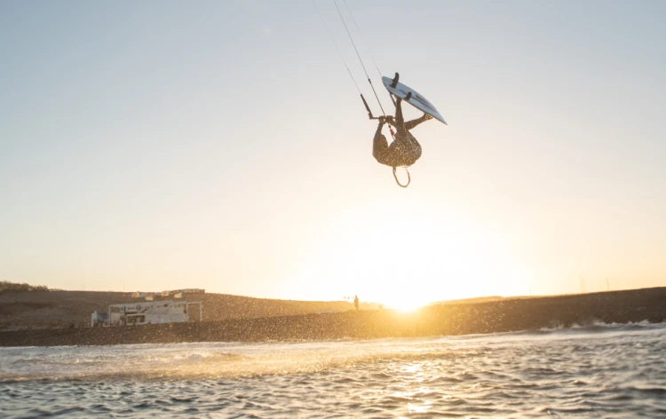 44210-3412_Deska_Kitesurfing_Duotone_2021_Wave_Surfboard_Voke_SLS_Freestyle.png
