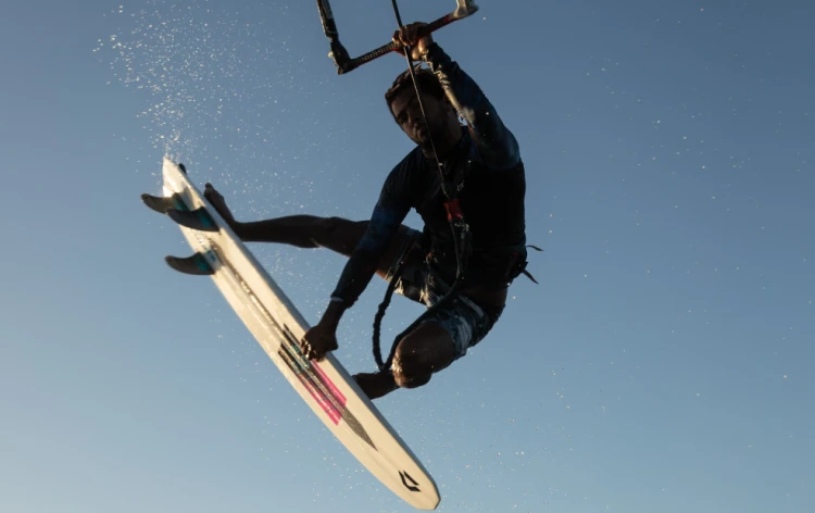 44210-3412_Deska_Kitesurfing_Duotone_2021_Wave_Surfboard_Voke_SLS_Strapless.png