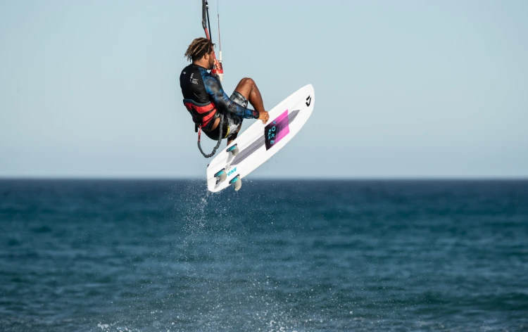 44210-3412_Deska_Kitesurfing_Duotone_2021_Waveboard_Surf_Voke_SLS.png