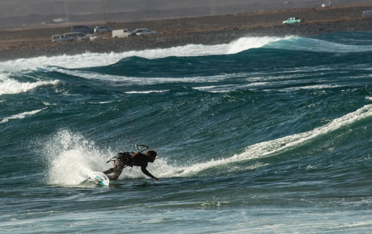 44210-3409_Deska_Kiteboarding_Duotone_2021_Wave_Surf_Whip_SLS_Airton.png