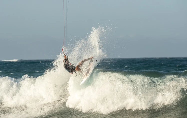 44210-3409_Deska_Kitesurfing_Duotone_2021_Wave_Surf_Whip_SLS_Directional.png