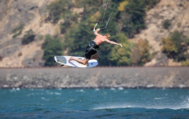 44210-3409_Deska_Kitesurfing_Duotone_2021_Wave_Surf_Whip_SLS_Strapless.png