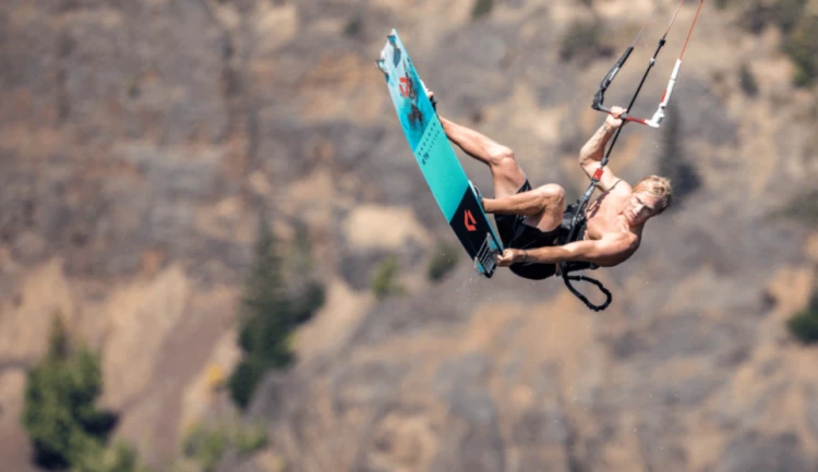 44210-3426_Deska_Kiteboarding_Duotone_2021_TwinTip_Select_SLS_Freestyle.png