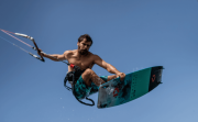 44210-3426_Deska_Kiteboarding_Duotone_2021_TwinTip_Select_SLS_Jump.png