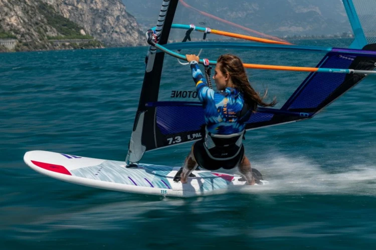 Blast-HRS-Fanatic-windsurfing-board-on-speed-2021.jpg