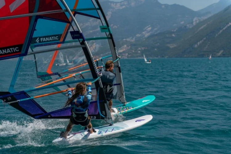 Deska-windsurf-Fanatic-Blast-HRS-2021.jpg