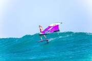 Deska-do-Foil-wing-Fanatic-SkyWing-women-action-picture-2022.jpg