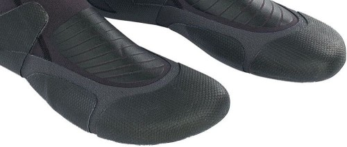 48220-4334_Ion-Neoprene-Shoes-2.5-close-up-2022-Black.jpg