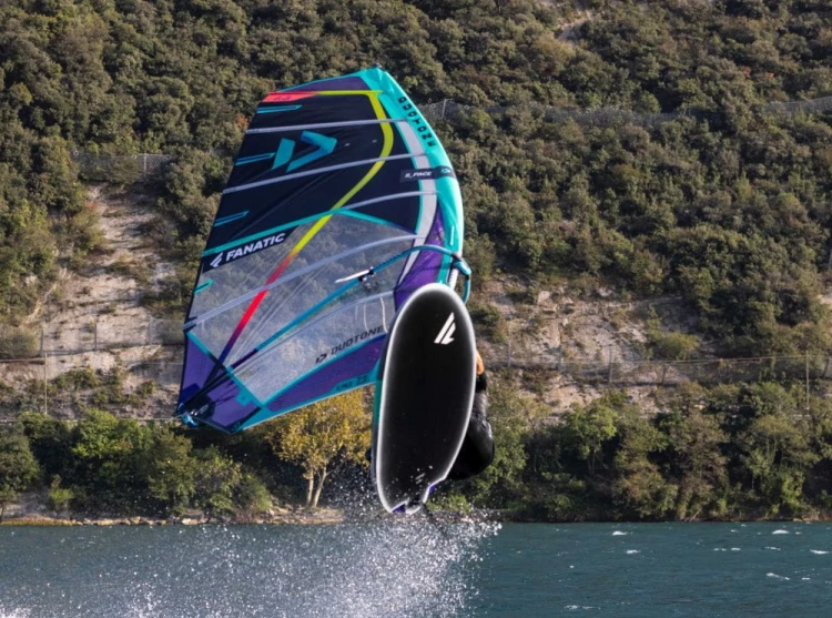 Duotone-S-Pace-Sail-in-Jump.2022.jpg