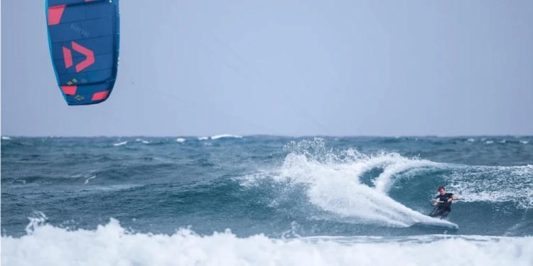 44220-3004-neo-2023-duotone-latawiec-kite-waveboarding.jpg