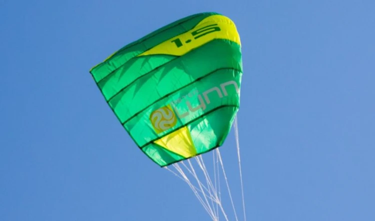 Pete- Lynn-UNIQ-Play -kite-1.5-green-lime.jpg
