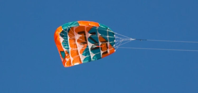 Peter- Lynn-UNIQ-Play -kite-1.0-orange-teal.jpg