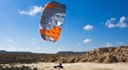 Latawiec-Peter-Lynn-Uniq-TR-1.5-grey-orange-on-buggy.jpg