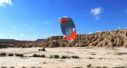 Latawiec-Peter-Lynn-Uniq-TR-1.5-on-buggy-grey-orange.jpg