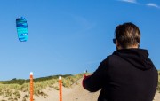 Latawiec-komorowy-Peter-Lynn-HYPE-on-the-beach-Blue.jpg