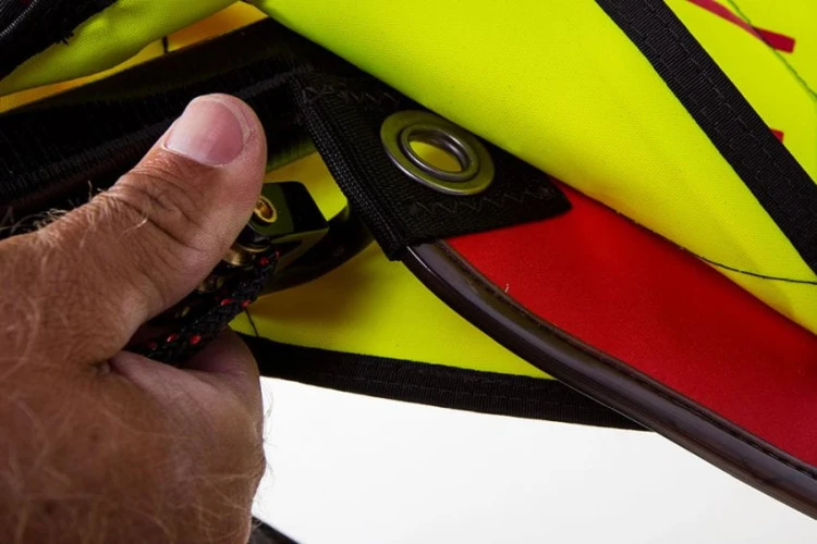 Pędnik-Windsurfingowy-Severne-Synergy-Rig-Junior-mast-foot.jpg