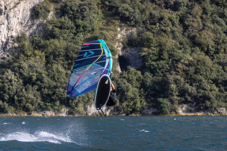 Deska-Fanatic-Jag-LTD-with-Space-Sail-2022.jpg