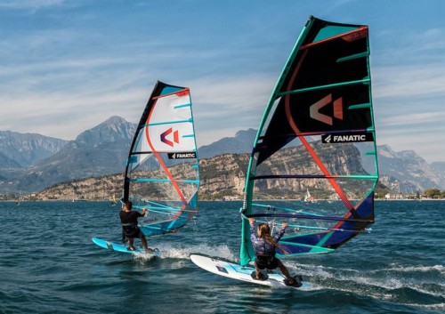 DUOTONE_SAILS_2023_E_Pace_Black-Pistachio.jpg