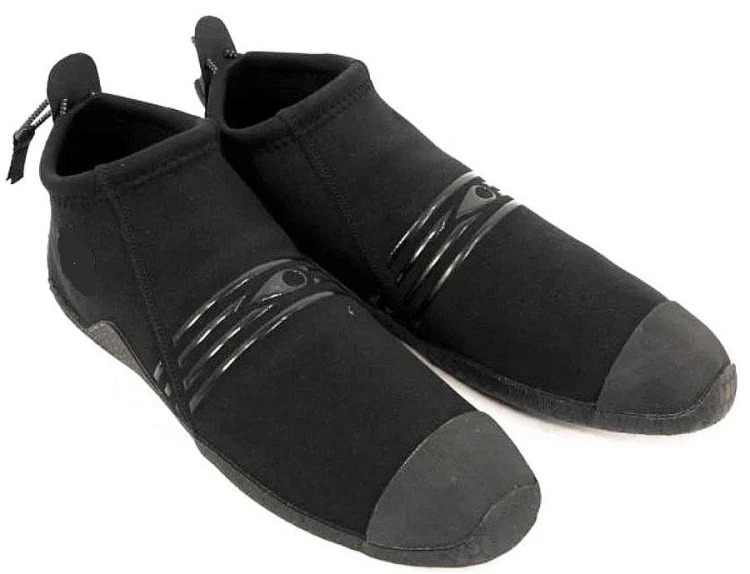Buty-Neoprenowe-Sooruz-low-boots-fly-2mm-2024-Black.jpg