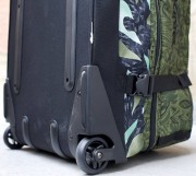 Dakine-Bag-split-roller-wheels.jpg