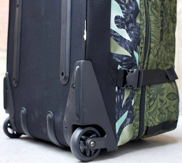 Dakine-Bag-split-roller-wheels.jpg