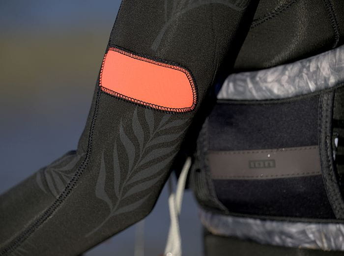 48233-4511_Pianka-Ion-Amaze-Core-Damska-sleeve-2024-Black.jpg