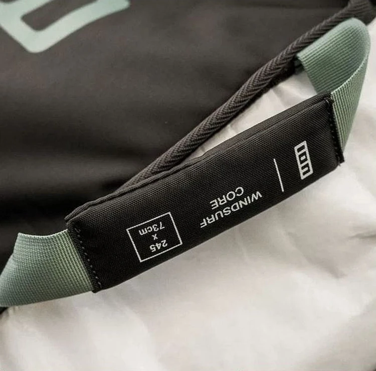 Pokrowiec-na-deskę-windsurf-ion-board-bag-core-handle-2025.jpg