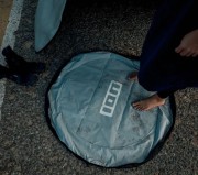 Pokrowiec-na-piankę-ion-changing-mat-wetbag-with-foot-on-2024.jpg