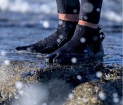 48230-4310_Buty-Neoprenowe-Ion-Ballistic-Toes-Neoprene-Boots-2.0-external-split-on-feet-2025.jpg