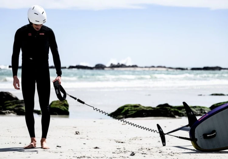 48700-7052_ion-leash-wing-sup-coiled-hip-conected-to-board-2025-black.jpg
