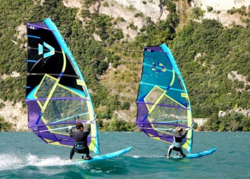 DTW-żagiel-Duotone-E-Pace-with-windsurf-board-Eagle-SLS--2025.jpg