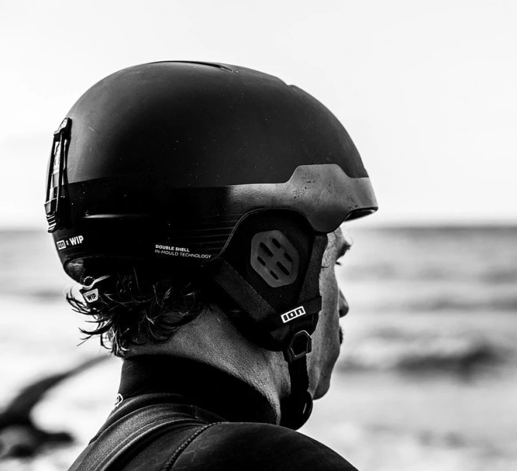 48230-7202_Kask-do-sportów-wodnych-ION-Mission-Helmet-side-view-2025-Black.jpg