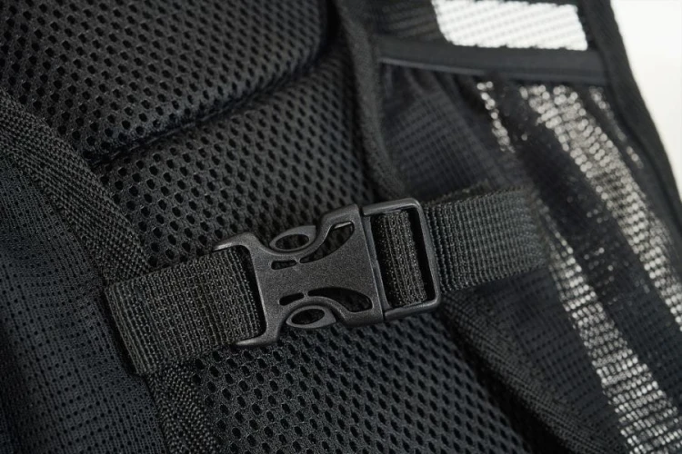 Aztron-Hydration-Bag-side-buckle.jpg