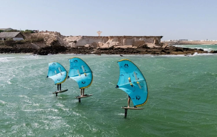 Skrzydło-Duotone-Unit-with-team-sailing-DLAB-2026-turquoise.jpg
