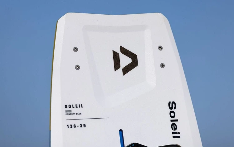 Deska-Kite-Duotone-Soleil-concept-blue-with-top-tip-view-2026.jpg