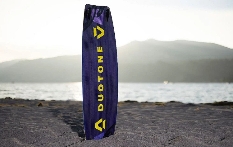 Deska-Duotone-Shred-kiteboard-for-bottom-2026.jpg