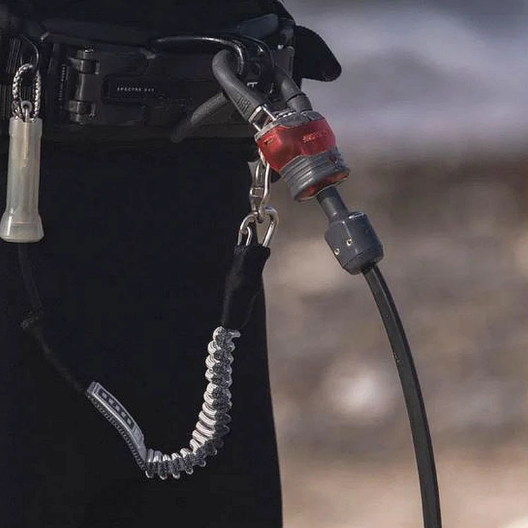 Ion-Leash-kite-Tec-safety-leash-connected- to-harnes-and-chicken-loop-2026.jpg