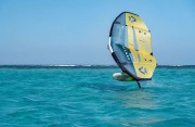 Skrzydło-Duotone-Ventis-FS-on-the-water-2026-yellow-dark-blue.jpg