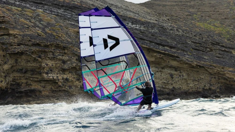 14260-1212_DUOTONE-Windsurf_Sail-X-Pace-on-water-2026.jpg