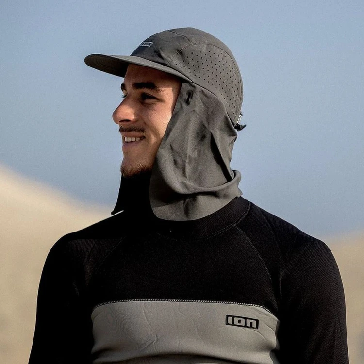 48260-7088_Czapka-surfingowa-Ion-Surf-Cap-Pro-on-model-2026-Grey.JPG