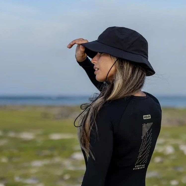 48260-7086_czapka-kapelusz-ion-bucket-surf-hat-on-model-girl-2026-black.jpg