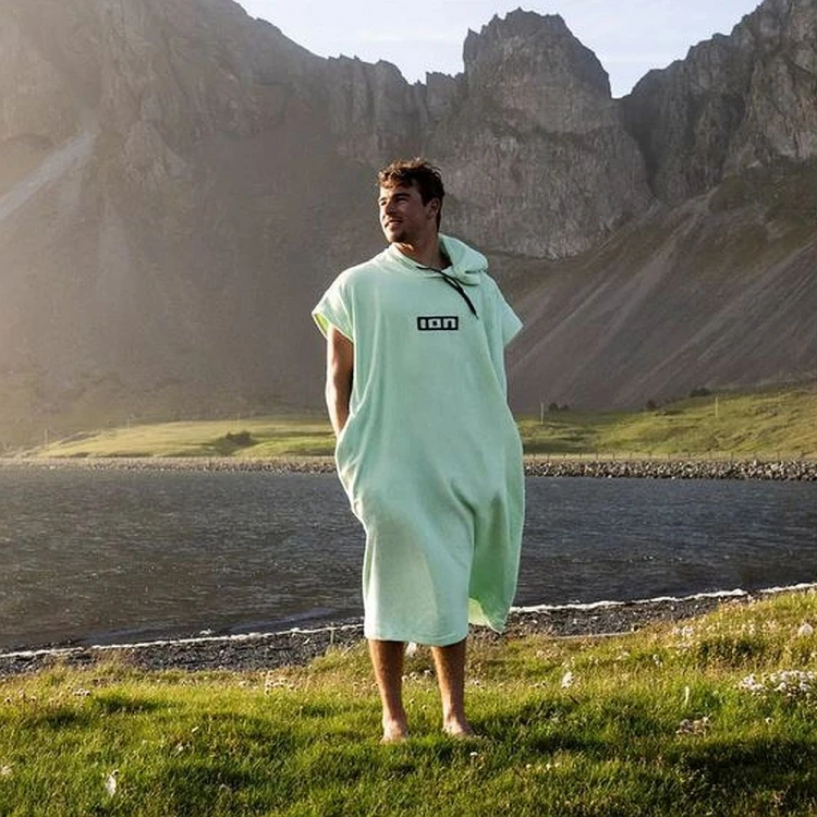 Ion-Poncho-Core-2026-Neo-Mint.jpg