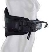 48253-4727-Trapez-Ion-Nova-side-view-on-model--2026-Black.jpg