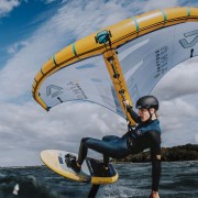 Trapez-wing-Ion-ARC-on-surfer-connected-2026-black.jpg