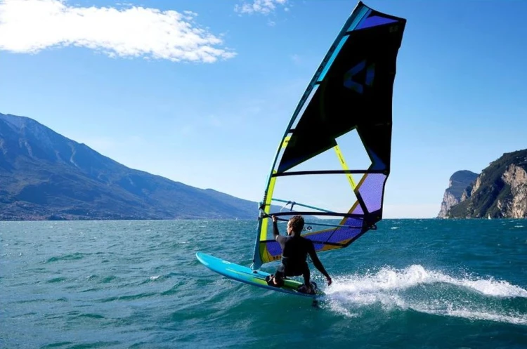 Deska-windsurf-Duotone-Eagle-2025-with-windsurfer.jpg